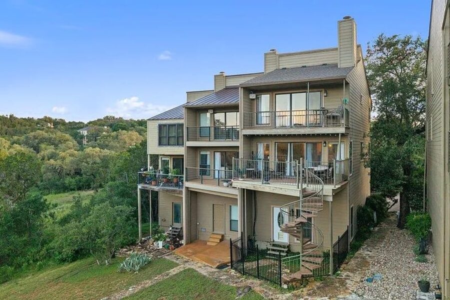 340 Harbor Dr on Lake Travis
